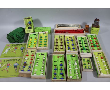 Various bygone boxed Subbuteo soccer equipment, to include 00 scale players, part set blue colourway with white socks, 4cm hi