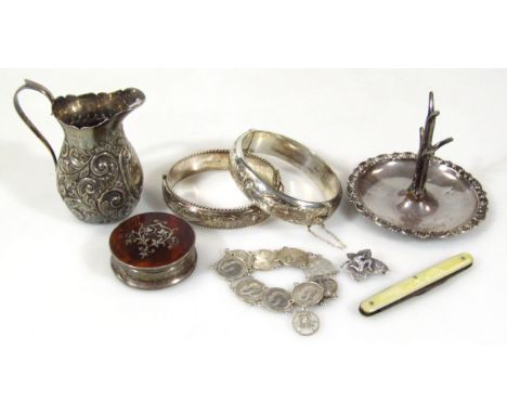 Various silver, comprising a George V ring stand with naturalistic centre and flowerhead and scroll outline, Chester 1921, 9c