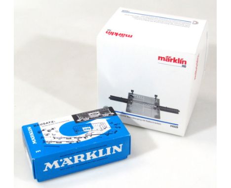 A Marklin boxed Bausatz Ford carriage, 48159, in blue packaging, 4cm high and a 74920 crossing. (2, both boxed)