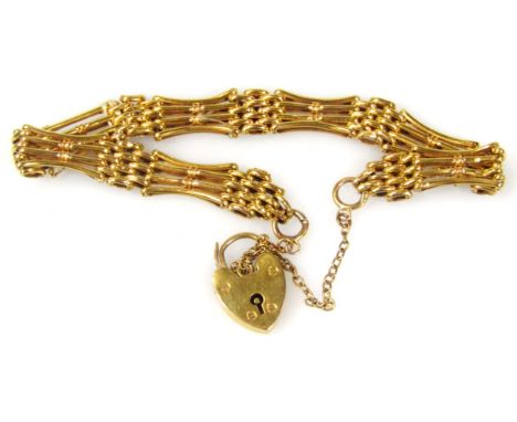 A gate bracelet, with heart shaped clasp, 15cm long, marked 9ct, 7g.