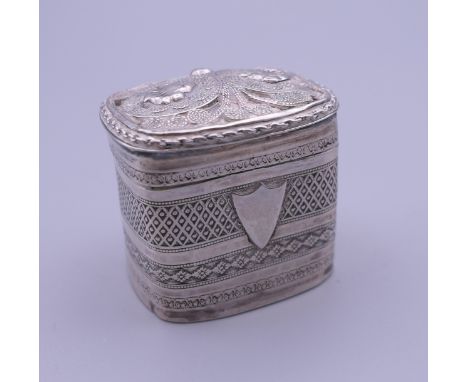 A Dutch silver patch box. 3.5 cm high.
