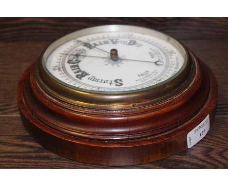 EARLY 20TH CENTURY OAK MOUNTED BAROMETER
23cm diameter
Light wear due to age