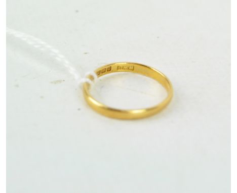 A 22ct gold wedding band, Size K 1.6g