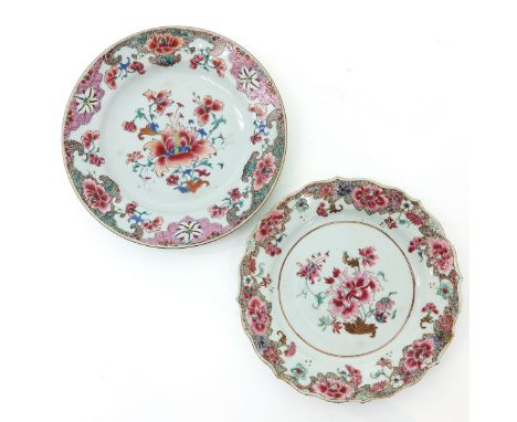 Floral decor, 23 cm. in diameter, light fritting on edges.