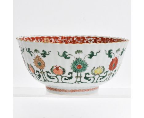 Floral decor, Kangxi period, marked with double ring and Artemisia leaf, 19 cm. in diameter.