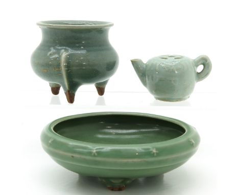 Including two tripod censers and a censer in the form of a tepot, tallest censer is 7 cm.