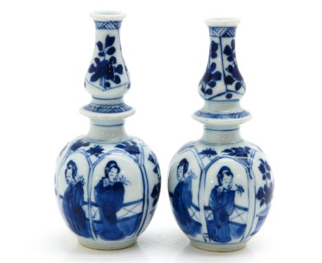 Decorated with Chinese figures, Kangxi period, marked with jade symbol on bottom, 13 cm. tall, small parts of glaze missing.