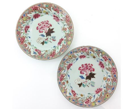 Floral decor, 23 cm. in diameter, light fritting on edges.