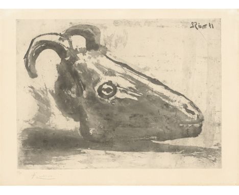 Pablo Picasso (Málaga 1881 – 1973 Mougins). „Crâne de chèvre“. 1952Aquatinta auf Arches-Velin.  47,3&nbsp;×&nbsp;64,3&nbsp;cm