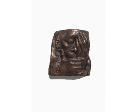 Käthe Kollwitz (Königsberg 1867 – 1945 Moritzburg). „Die Klage (Selbstbildnis)“. 1938/41Bronze mit rötlichbrauner Patina.  26