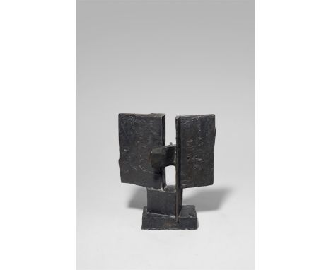 Fritz Koenig (Würzburg 1924 – 2017 Ganslberg b. Landshut). „Torflügel“. 1963Bronze mit dunkelbrauner Patina.  23&nbsp;×&nbsp;