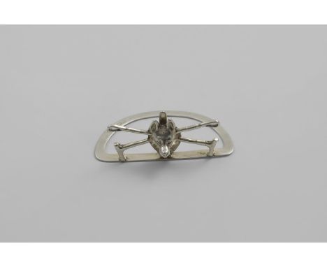 AN EDWARDIAN MENU CARD HOLDER on a fox-hunting theme, by William Hutton &amp; Sons, London 1904;  2.65"  (6.7 cms) long;  0.4