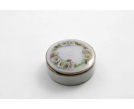 AN EARLY 20TH CENTURY CONTINENTAL CIRCULAR BOX decorated with translucent pearlescent enamel, the cover with a border of poly