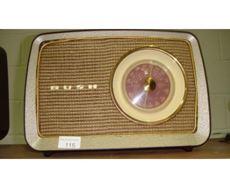 Vintage Bush bakelite radio DAC 70