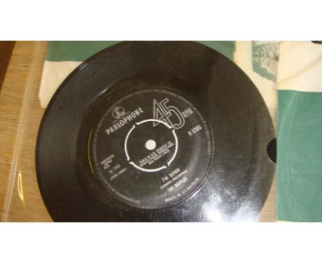 Collection of 11 assorted 45 records by The Beatles : R 5305, R 5493, R 5200, R 5722, % 5655, R 5620, R 5665, R 5114, R 5389,