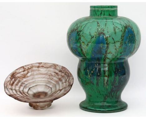 Art Deco-Tischlampenfuß, WMF. Farbloses Glas mit grünem und blauem Pulverschmelz sowie Netz aus schwarzen Einschmelzungen. Ba
