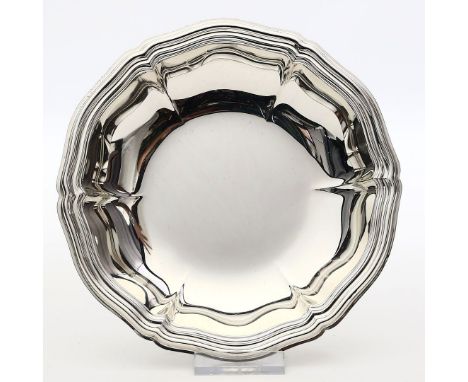 Schale. 925/000 Sterlingsilber, 100 g. Reliefdekor. Min. Kratzer. Mz. G&K, Deutschland, 20. Jh. D. 16 cm.