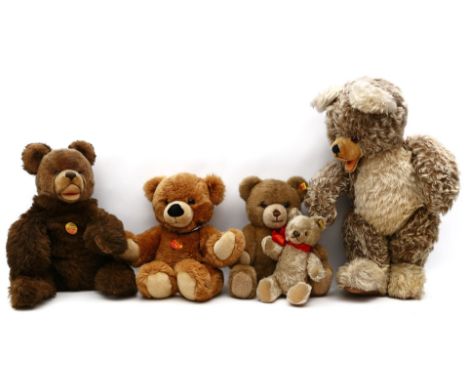 5 Teddys, Steiff. Mohair. Bespielt und unvollständig. H. 19 bis 40 cm.