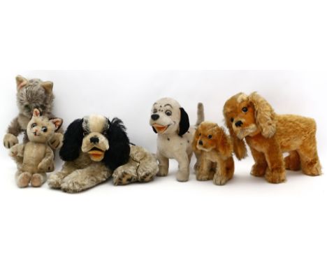 2 Katzen und 4 Hunde, meist Steiff. Mohair. Je bespielt und unvollständig. H. bis 28 cm.