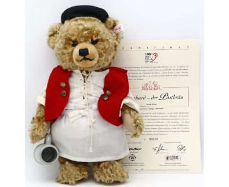 Limitierter Teddy "Bernhard-der Postbräu", Steiff. Blonder Mohair. Ex. 619/1.500. H. 34 cm. Beigegeben: Steiff-Zertifikat und