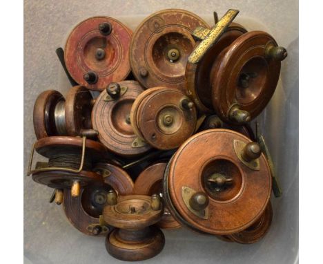 Angling Interest - A collection of thirteen vintage wooden reels   Condition: 