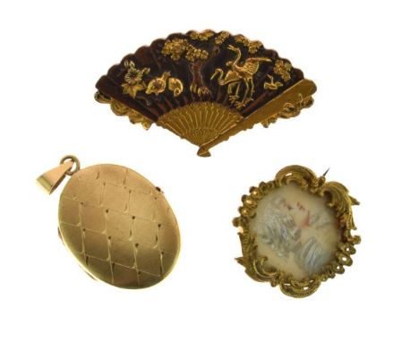 9ct gold oval locket, a gilt metal portrait miniature brooch and a gilt bronzed Japanese fan design brooch decorated with bir