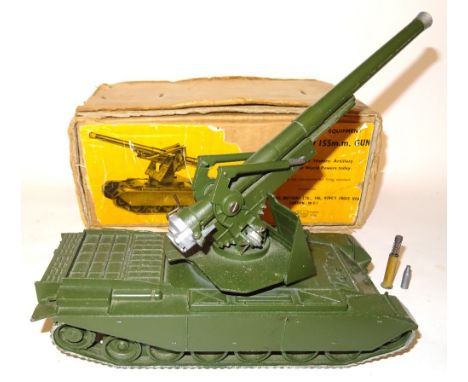 Britains set 2175, Self-Propelled 155mm Gun on Centurion chassis, matt green finish, in original corrugated card box (G, firi