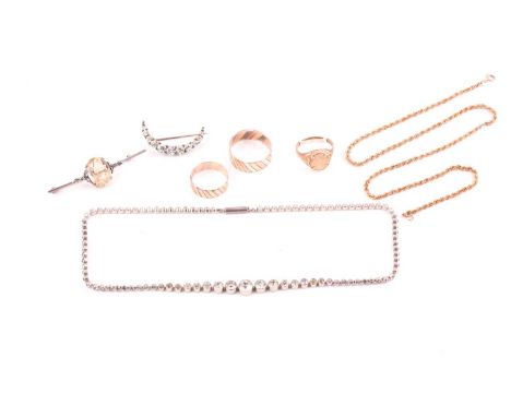 A small group of jewellery items, to include a 9ct yellow gold ring set with a small coin, size R (fitted with sizer to shank