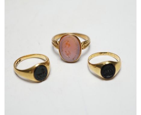 A Victorian yellow metal and sardonyx set oval seal ring, the matrix carved with two birds and motto, size O, together with t