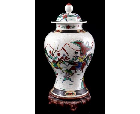 Porcelain Nanking lidded vase with battle scene, China ca. 1900, 48 cm high, 26 cm diameter, on wooden console of 7 cm high