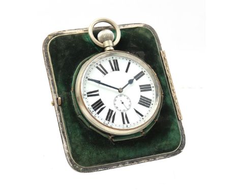 Pocket watch model clock 15 cm high, 10 cm wide, in case of which the lid is missing