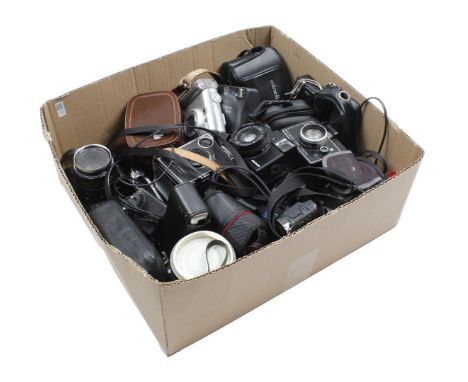 Box with various cameras including the brands Fujica, Canon, Agfa, HP, Minolta, Lumix, Kodak, Polaroid and Nikon