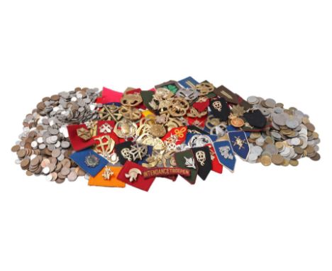 Bag with Dutch coins from the period, mostly Queen Juliana, bag with foreign coins from the 20th century and bag with various