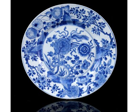 Porcelain dish with blue&nbsp;floral decor of chrysanthemums and rocks, marked with incense burner, China Kangxi period, 27.5
