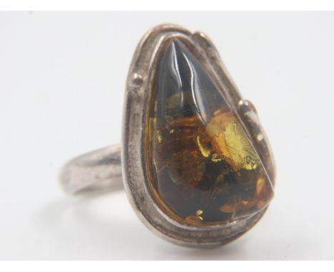 Silver and amber dress ring, size O. UK P&amp;P Group 0 (£6+VAT for the first lot and £1+VAT for subsequent lots)