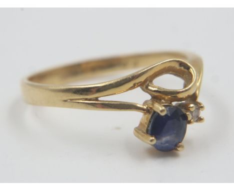 Contemporary 18ct gold sapphire and diamond set ring, size L/M, 2.4g. UK P&amp;P Group 0 (£6+VAT for the first lot and £1+VAT