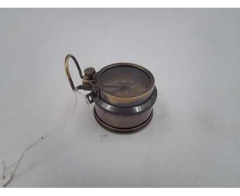 Brass compass and tape measure. Dia: 6cm. UK P&amp;P Group 1 (£16+VAT for the first lot and £2+VAT for subsequent lots) 