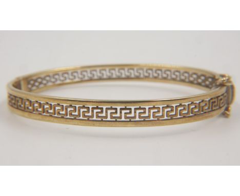 9ct gold snap bangle, reticulated with Greek Key design, 13.2g. UK P&amp;P Group 0 (£6+VAT for the first lot and £1+VAT for s