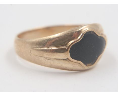 14ct gold signet ring with black enamelled cartouche, size N/O, 4.2g. UK P&amp;P Group 0 (£6+VAT for the first lot and £1+VAT