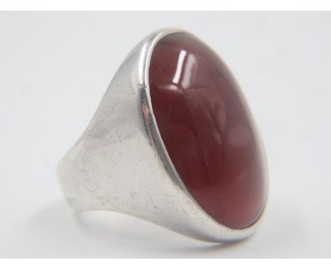 Silver gents oval large stone ring, size P. UK P&amp;P Group 0 (£6+VAT for the first lot and £1+VAT for subsequent lots)