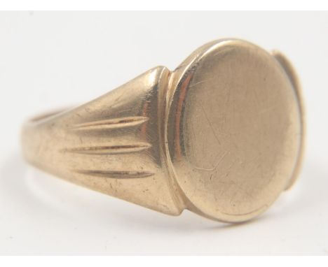 9ct gold gents signet ring, size X, 6.2g. UK P&amp;P Group 0 (£6+VAT for the first lot and £1+VAT for subsequent lots)