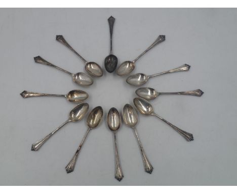Set of twelve hallmarked silver teaspoons, London assay 1886, 187g. UK P&amp;P Group 1 (£16+VAT for the first lot and £2+VAT 