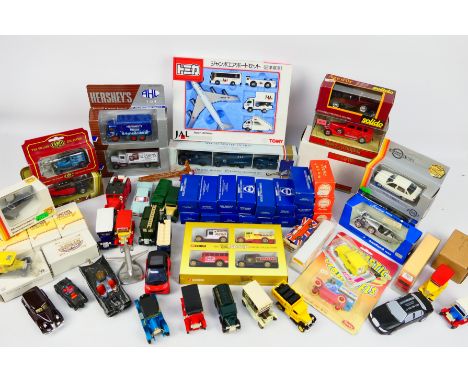 Tomy - Majorette - Quiralu - Gama - Lledo - A mixed group of boxed and unboxed diecast model vehicles in several scales. Lot 