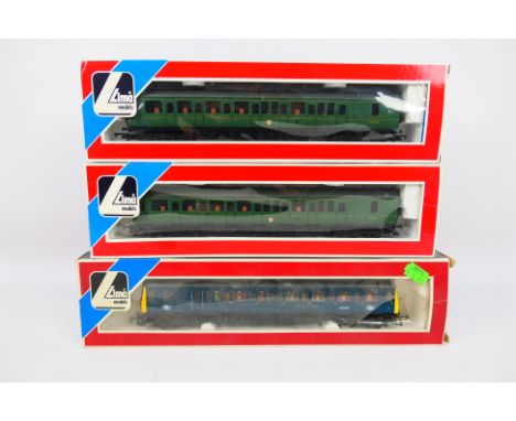 Lima - A boxed group OO gauge DMUs from Lima. Lot consist of LIma #305366W Class 121 DMBS W55035 in BR blue; Lima #205137 Cla