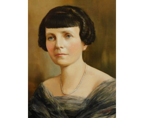 L E Brandon (19th/20thC).  Portrait of a society lady, oil on canvas, signed and dated 1937, 50cm x 40cm