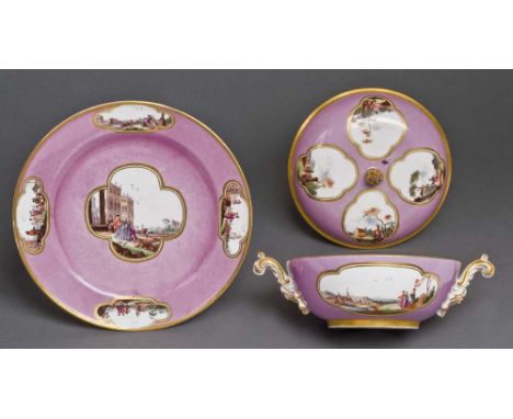 Deckelterrine mit Platte. Meissen 1730. Runde, balusterförmige Terrine mit geschweiften, gold staffierten Rocaillehenkeln, au