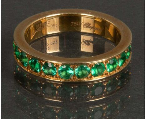 Damenring, Marke „Chopard“. 18 ct Gelbgold, besetzt mit Smaragden, ca. 5 g, Ringgröße 53, in Original-Etui.