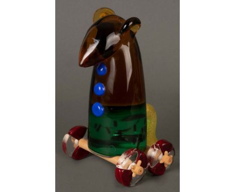 „Roller-Skate Mouse“. Murano, Martin Bradley (geb. 1931), 1992. Massives farbiges Glas, seitl. gemarkt, limitierte Auflage 4/