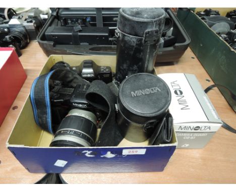 A selection of Minolta cameras and lenses including a Dinax 7xi, Dinax 8000i, Minolta card case with six cards a Camera Guard