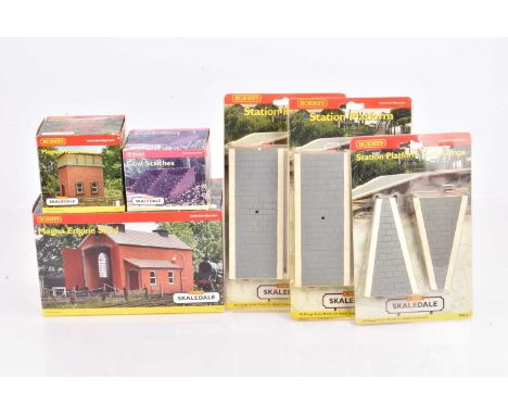 Hornby 00 Gauge Skaledale Railway Buildings and Platforms, R9532 Magna Engine Shed, R9503 Magna Water Tower, R8603 Coal Stait